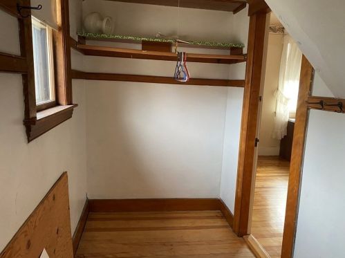 8 Berwick St, Worcester MA 01602-1405 exterior