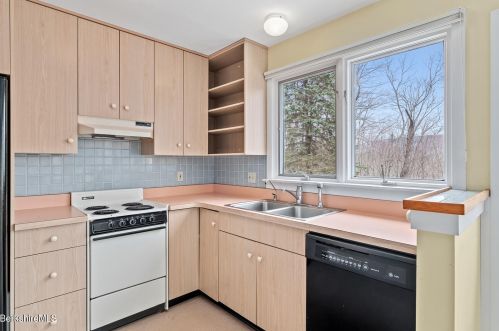 386 Oblong Rd, Williamstown MA 01267-3039 exterior