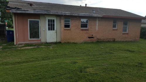 1002 Glynn Dr, Garland TX  75040-7443 exterior