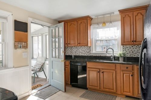 50 Hilldale Rd, Weymouth MA 02190-1417 exterior