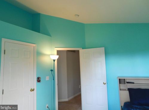 612 Schaeffer Ave, West Deptford NJ 08096-6631 exterior