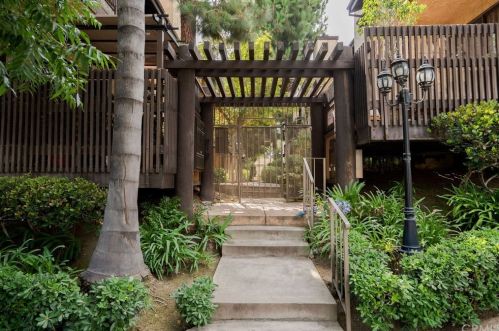 7221 Comstock Ave, Whittier, CA 90602-1350