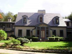 24 Pickwick Rd, Newton, MA 02465-2819