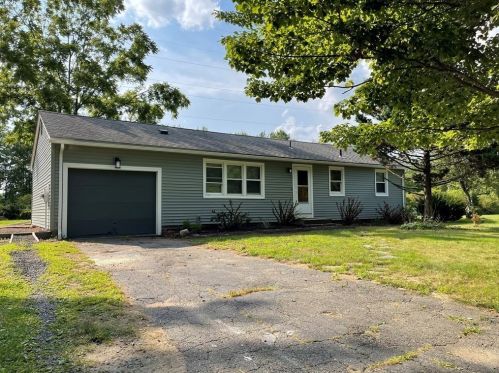 11 Surrey Ln, Amherst, MA 01002-3313