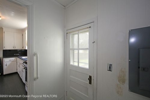 65 Little Silver Pkwy, Little Silver NJ 07739-1118 exterior