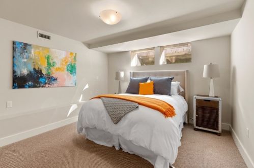 120 Pleasant St, Newton MA 02459-1810 exterior