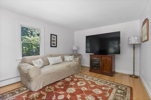 4 Pinegrove Rd, Hingham MA 02043-3923 exterior