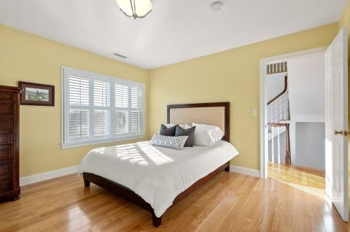 76 Lewis St, Newton MA 02458-1840 exterior