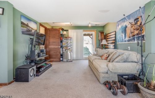 370 Shire Rd, Milford NJ  08848-1720 exterior