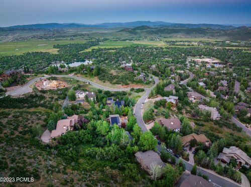 2068 Mahre Dr, Park City UT 84098-8508 exterior