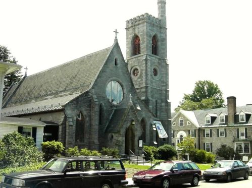 9 Mcintosh Dr, Amherst MA  01002-3345 exterior