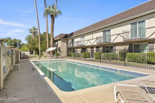 8135 Central Ave, Phoenix AZ  85020-3671 exterior