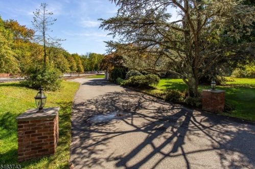 685 Ridgedale Ave, East Hanover NJ  07936-3124 exterior