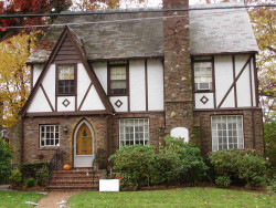 29 Ellison Rd, Newton, MA 02459-1434