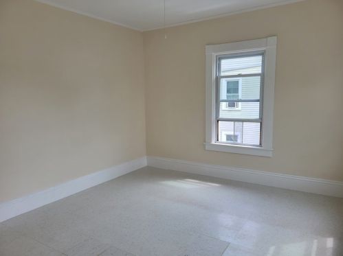 67 Winsor St, New Bedford MA 02744-1843 exterior