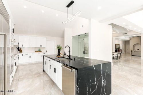 5801 30th St, Phoenix AZ  85016-2401 exterior