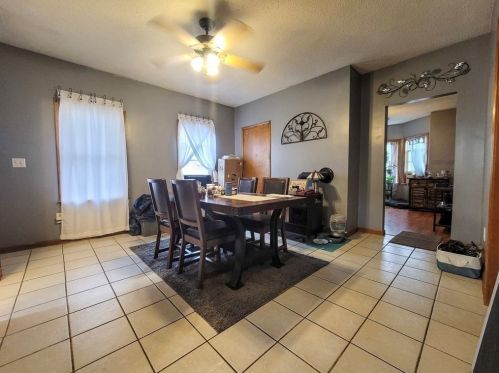 2 Barrett St, Fall River MA 02724-3302 exterior