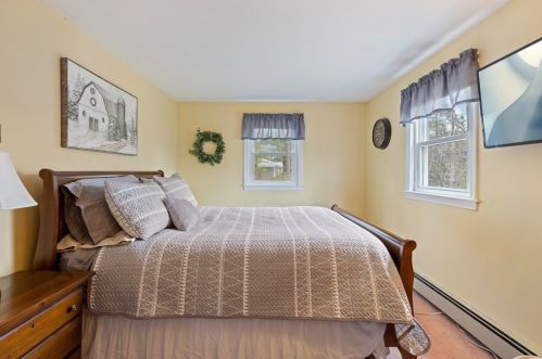 105 Hall Dr, Hingham MA 02061-1813 exterior