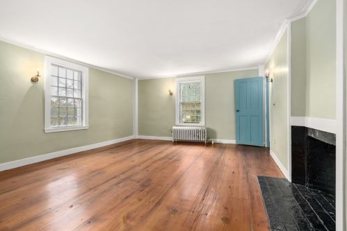 2 Brookshire Rd, Worcester MA 01609-1251 exterior