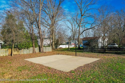 225 Silverside Ave, Little Silver NJ  07739-1752 exterior