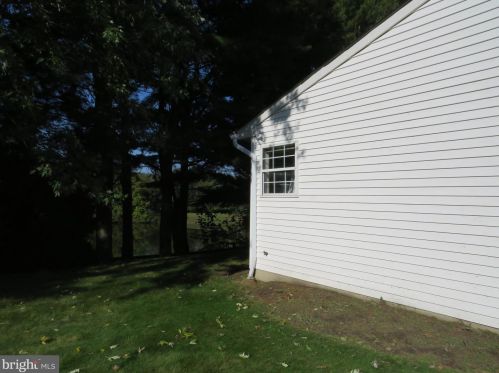 53 Lake View Ter, Columbus NJ  08022-1033 exterior