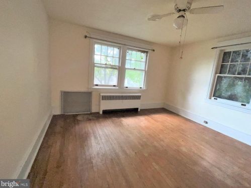 164 Delaware St, West Deptford NJ 08096-5921 exterior