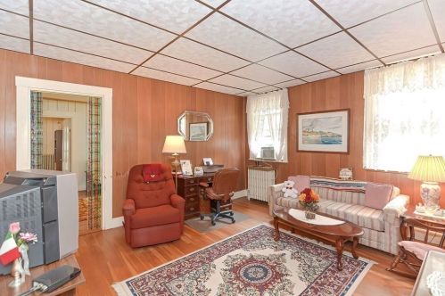 23 Nahanton St, Newton MA 02459-2907 exterior