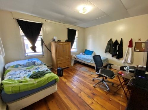 42 Summer St, Lawrence MA 01840-1718 exterior