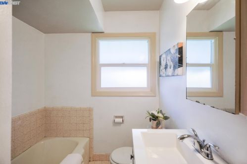 2165 Bradhoff Ave, San Leandro CA 94577-6119 exterior