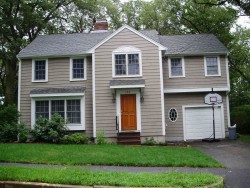 128 Roundwood Rd, Newton, MA 02464-1260