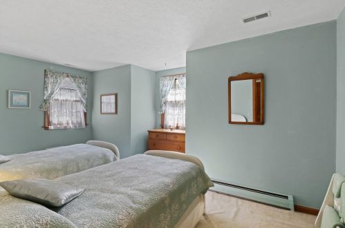 21 Mary Beth Ln, Harwich MA 02645-1326 exterior