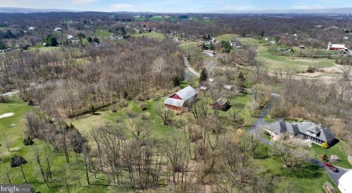 385 Springview Rd, Carlisle PA 17015-7411 exterior