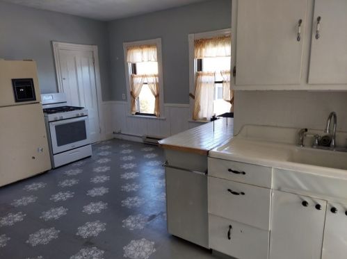 9 Grant St, Taunton MA 02780-3133 exterior