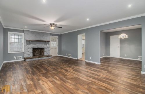 1345 Earle Ct, Conyers GA exterior