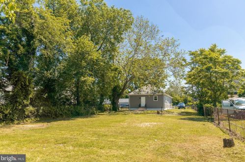 449 Broad St, West Deptford NJ 08096-1055 exterior