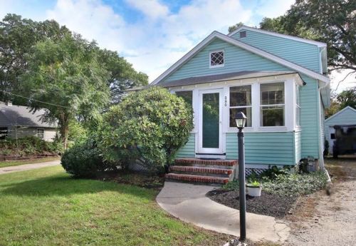 290 Cedar St, Dedham MA  02026-3706 exterior