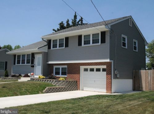 60 Pleasant Valley Dr, West Deptford, NJ 08096-6323