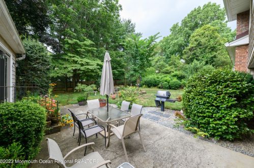 272 Prospect Ave, Little Silver, NJ 07739-1304