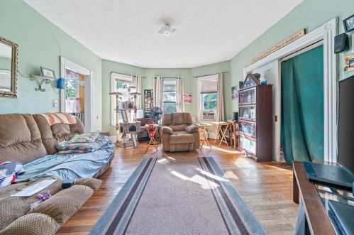 2 Town Hill St, Quincy MA 02169-6417 exterior