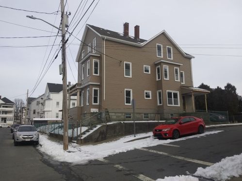 42 Mott St, Fall River MA  02721-2716 exterior