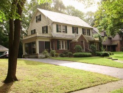 38 White Oak Rd, Newton, MA 02468-1323