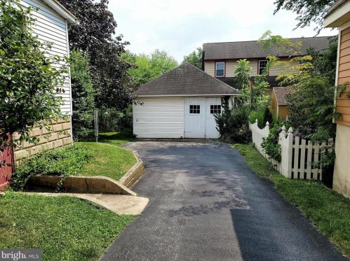 251 Delaware St, West Deptford, NJ 08096-5896