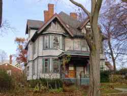 65 Washington St, Newton, MA 02458-2229