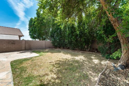 2021 Bluefield Ave, Phoenix AZ 85032-8817 exterior