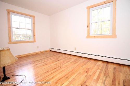 1062 Lakehurst Ave, Jackson Twp NJ 08527-5250 exterior