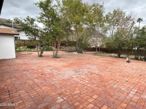 343 Cinnabar Ave, Phoenix AZ  85021-2444 exterior