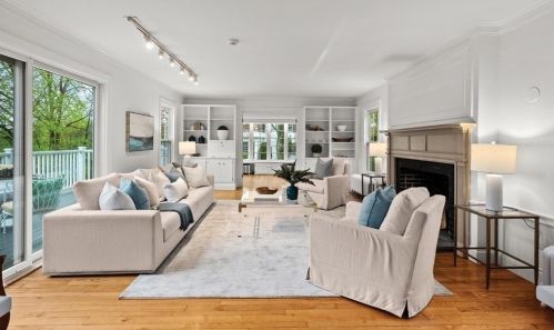 55 Farlow Rd, Newton MA 02458-2439 exterior