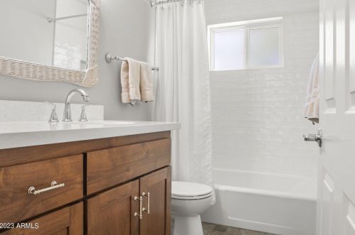 210 Butler Dr, Phoenix AZ 85051-4649 exterior