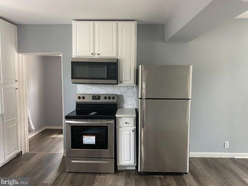 1055 Milton Ave, West Deptford NJ  08093-1731 exterior