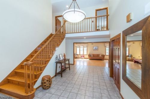 5 Kristi Dr, East Hanover, NJ 07936-3219